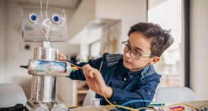 hom-nay-con-choi-gi-do-choi-robot-bien-hinh