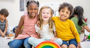 nuoi-con-khoe-do-choi-cho-tre-cham-noi