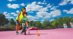 nuoi-con-khoe-cach-day-con-tap-di-xe-dap