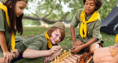 hom-nay-con-choi-gi-top-do-choi-trai-he-giup-be-phat-trien-the-chat-va-ky-nang