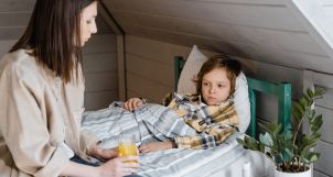 nuoi-con-khoe-tre-bi-om-khi-di-hoc