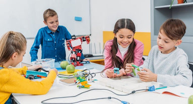 day-con-thong-minh-lop-hoc-lap-trinh-cho-tre-3-loi-ich-khien-ba-me-bat-ngo