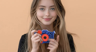 hom-nay-con-choi-gi-may-anh-chup-lay-lien-cho-be-ghi-dau-tuoi-tho-dieu-ky