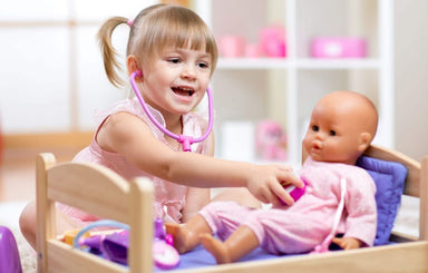 choi-cung-con-nhung-bo-do-choi-bac-si-cuc-hay-cho-be