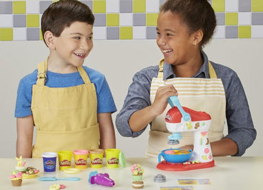 choi-cung-con-be-tro-tai-lam-banh-voi-do-choi-bot-nan-play-doh-an-toan