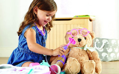 choi-cung-con-tim-hieu-nhung-loi-ich-cua-do-choi-bac-si-cho-be