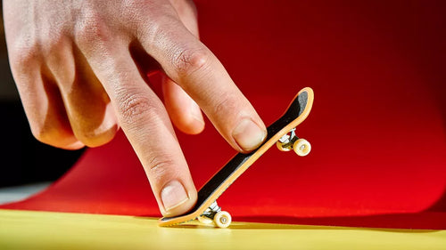 360-do-mykingdom-tim-hieu-do-choi-van-truot-tay-tech-deck-dang-hot-ran-ran