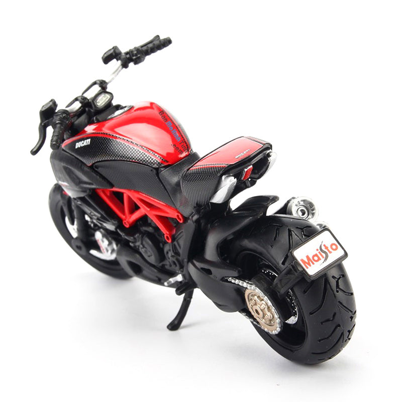 Mô hình xe mô tô 1:12 dòng Ducati Diavel Carbon MAISTO MT31101