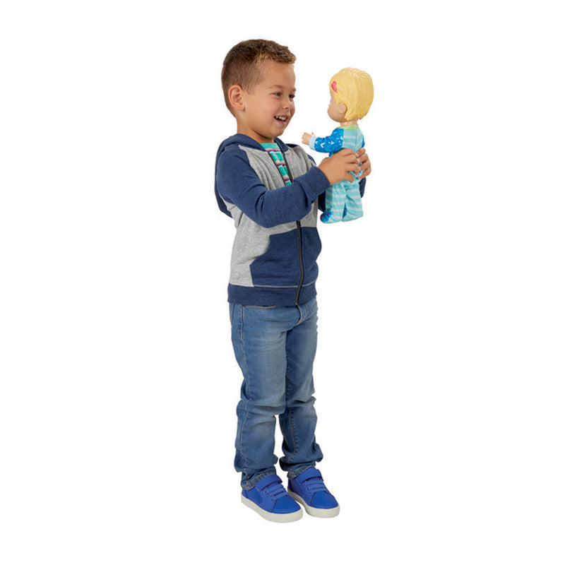Bé Luna tập uống thuốc BABY ALIVE E6937