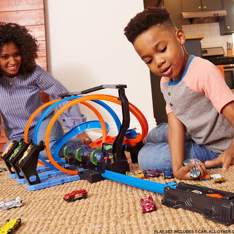 Bộ đường đua Hot Wheels siêu xoắn ốc HOT WHEELS FTB65