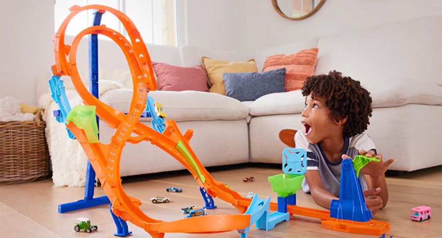 Hot Wheels kim loại hay nhựa: Mua loại nào cho bé là tốt nhất?