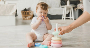 choi-cung-con-be-6-thang-nen-choi-gi