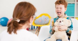 3 điều ba mẹ nên tránh khi có con trẻ bướng bỉnh