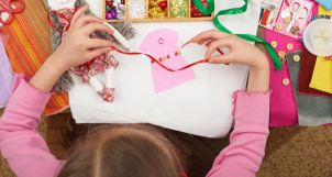“Bí kíp” làm quần áo búp bê đơn giản, không cần may
