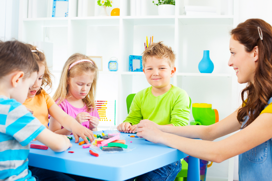 Mách mẹ 7 cách dạy bé nhận biết màu sắc đơn giản