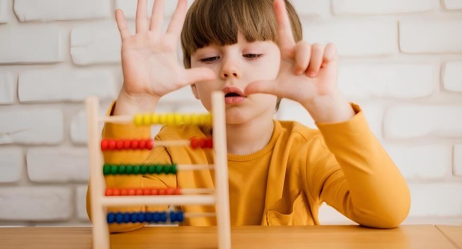 do-choi-hoc-toan-montessori