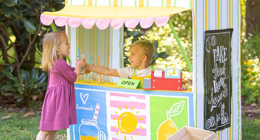 Top đồ chơi rèn kỹ năng sống cho bé: Chơi nhập vai và tự lập thế nào?