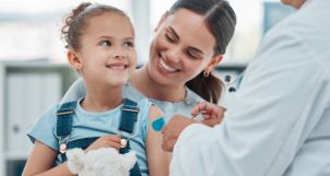 3 cách giúp bé vượt qua nỗi sợ tiêm hiệu quả