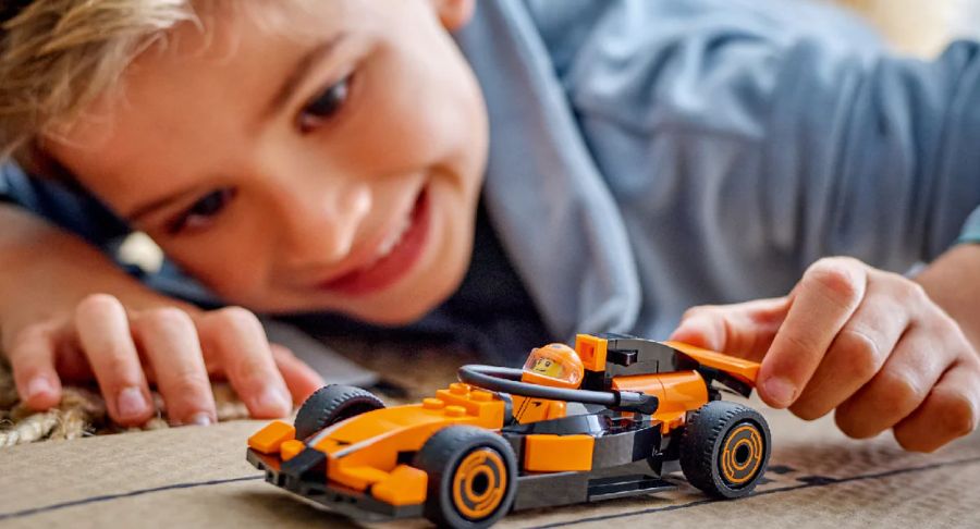 mua-mo-hinh-xe-dua-f1-chinh-hang