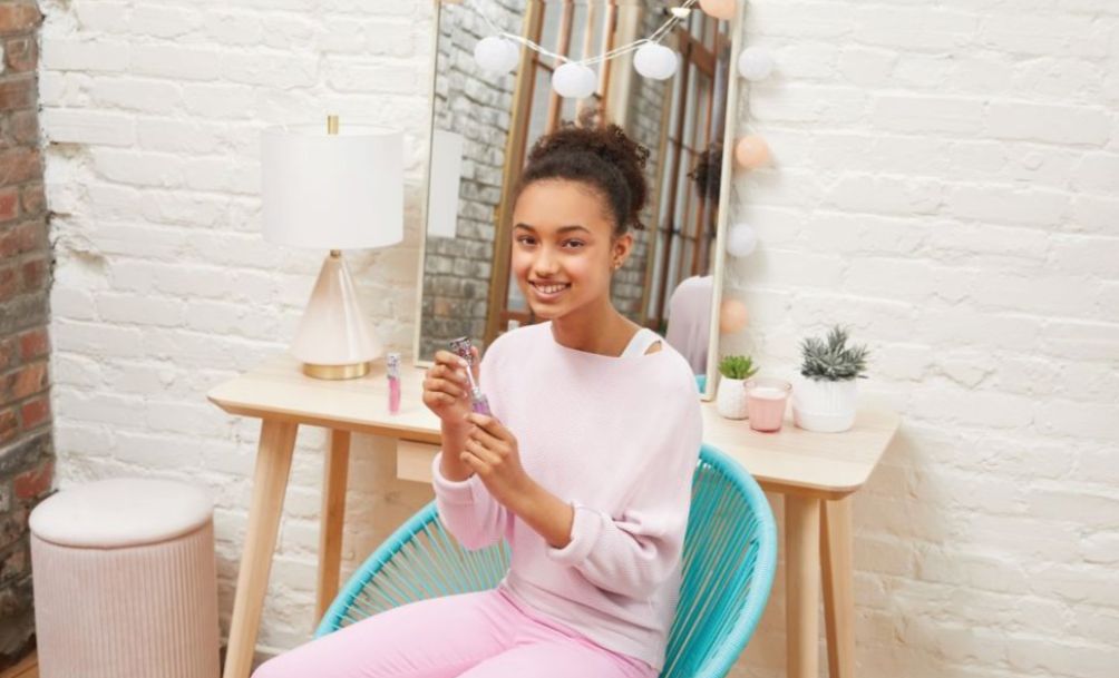 Tiết lộ cách chọn bộ đồ chơi trang điểm thật cho trẻ em an toàn, không