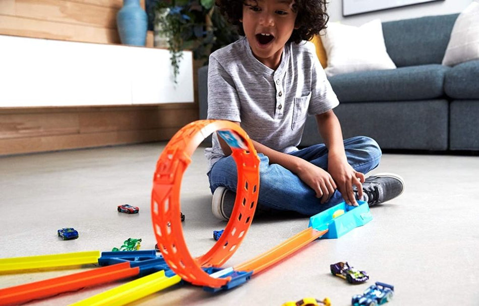 Cùng bé chinh phục những bộ đường đua Hot Wheels cực đỉnh
