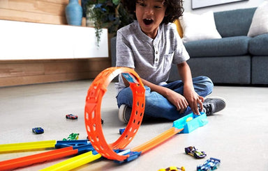 choi-cung-con-chinh-phuc-nhung-bo-duong-dua-hot-wheels-cuc-dinh