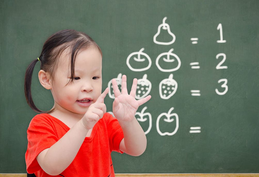 Bé học đếm số lượng đồ vật