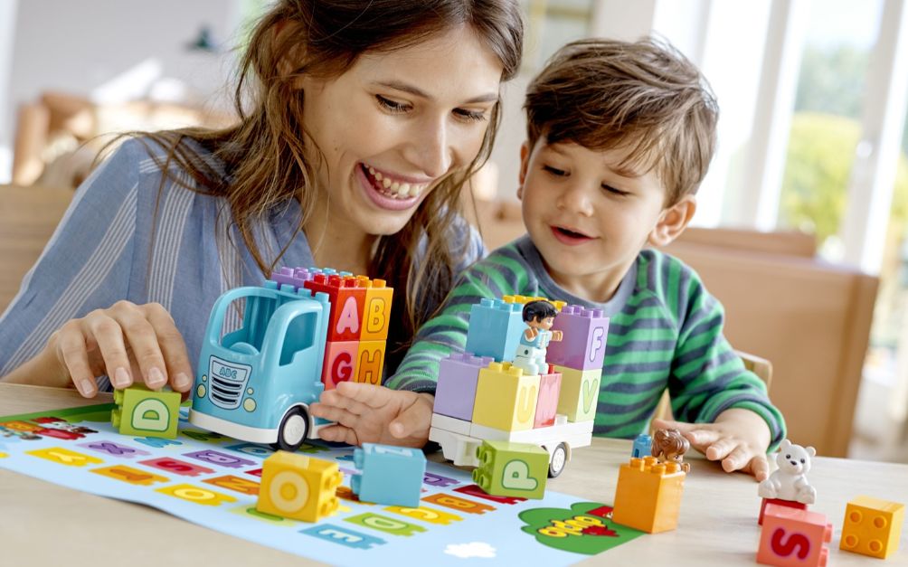 Chia sẻ cách vệ sinh, diệt khuẩn đồ chơi cho bé dễ làm nhưng ít người biết