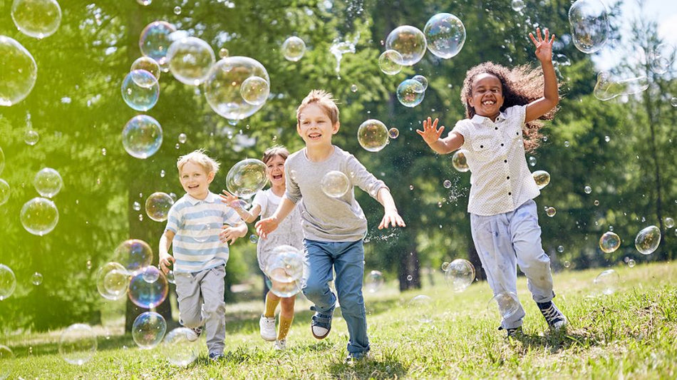 Ba mẹ cần lưu ý những gì khi cho trẻ chơi ngoài trời?