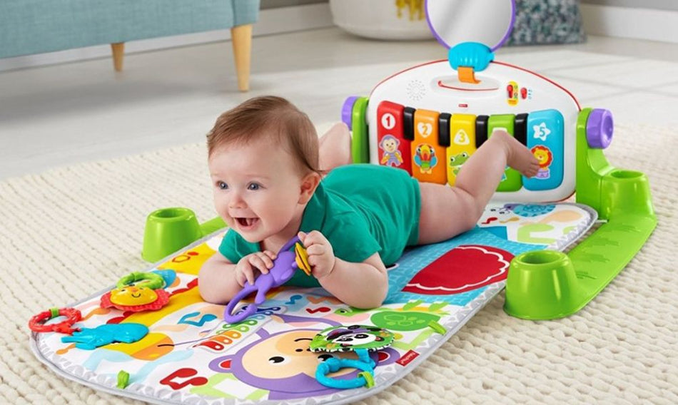 Có nên mua đồ chơi cho trẻ sơ sinh? Những lưu ý quan trọng ba mẹ cần nhớ