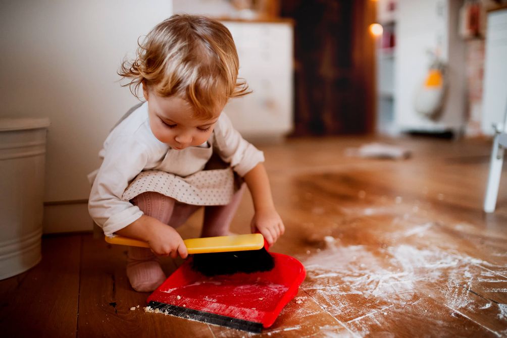 Những lợi ích tuyệt vời của việc dạy bé làm việc nhà
