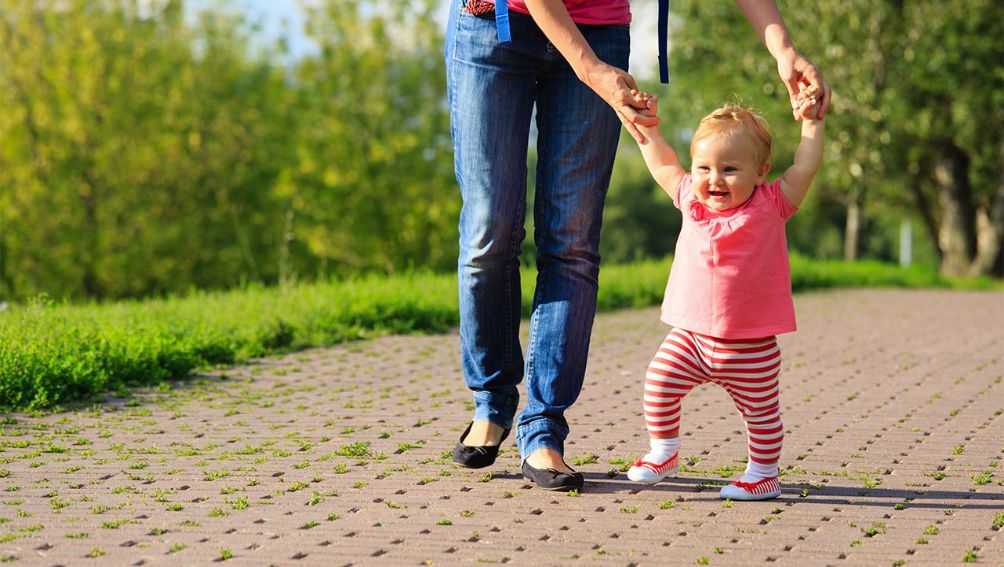 Tuyệt chiêu dạy bé tập đi nhanh và giữ thăng bằng tốt