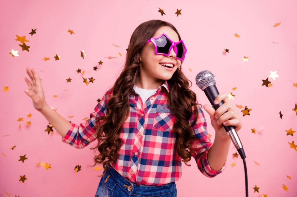 Đồ chơi karaoke cho bé hóa thân thành ca sĩ thực thụ