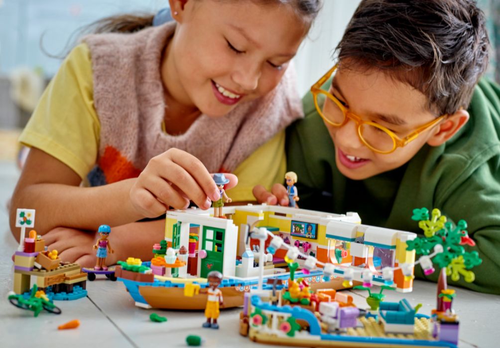Bé đón hè vui nhộn cùng đồ chơi LEGO Friends sáng tạo