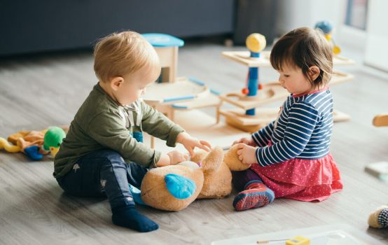 Khám phá quá trình phát triển đồ chơi mới tại Phòng Thử nghiệm Fisher-Price Play