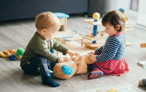 vong-quanh-the-gioi-kham-pha-qua-trinh-phat-trien-do-choi-moi-tai-phong-thu-nghiem-fisher-price