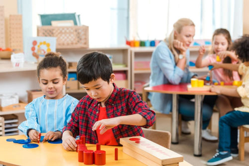 day-con-thong-minh-giup-me-tim-hieu-phuong-phap-montessori-la-gi