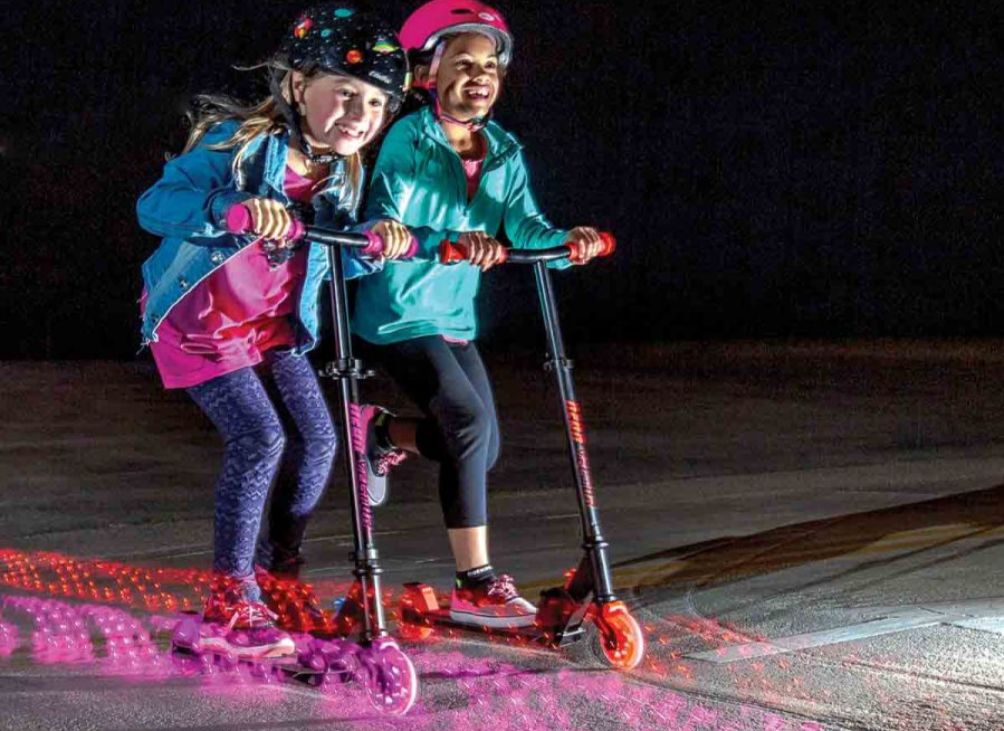 Nên mua xe đạp hay xe scooter cho bé sẽ phù hợp hơn?