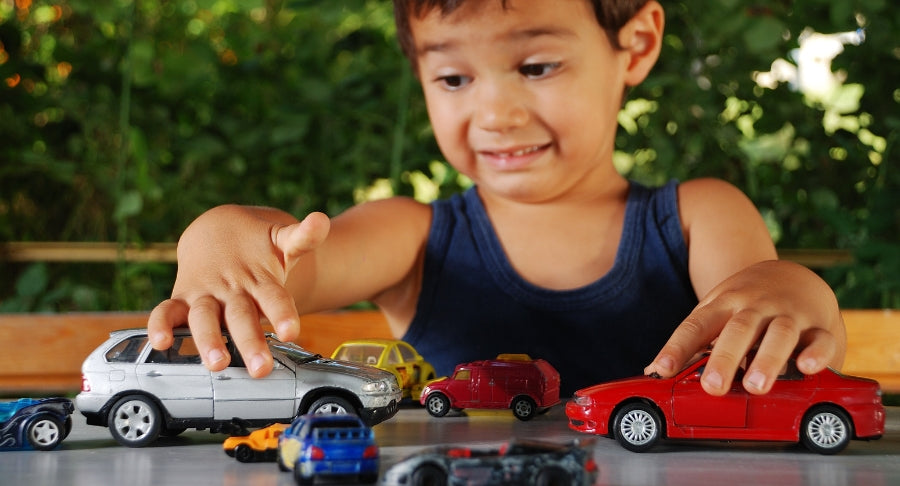 Gợi ý 5 món quà 1/6 cho bé trai yêu xe đồ chơi