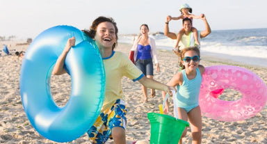 nuoi-con-khoe-goi-y-qua-cho-be-di-du-lich-he-thiet-thuc-va-y-nghia