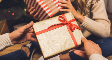 hom-nay-con-choi-gi-bi-kip-lua-chon-qua-tang-giang-sinh-cho-ban-gai-that-dac-biet