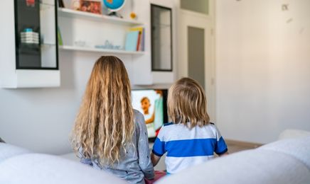Làm sao để trẻ dán mắt vào màn hình mà vẫn học hỏi được nhiều điều?