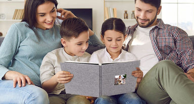 choi-cung-con-4-tro-choi-ke-chuyen-gia-dinh-gan-ket-va-sang-tao