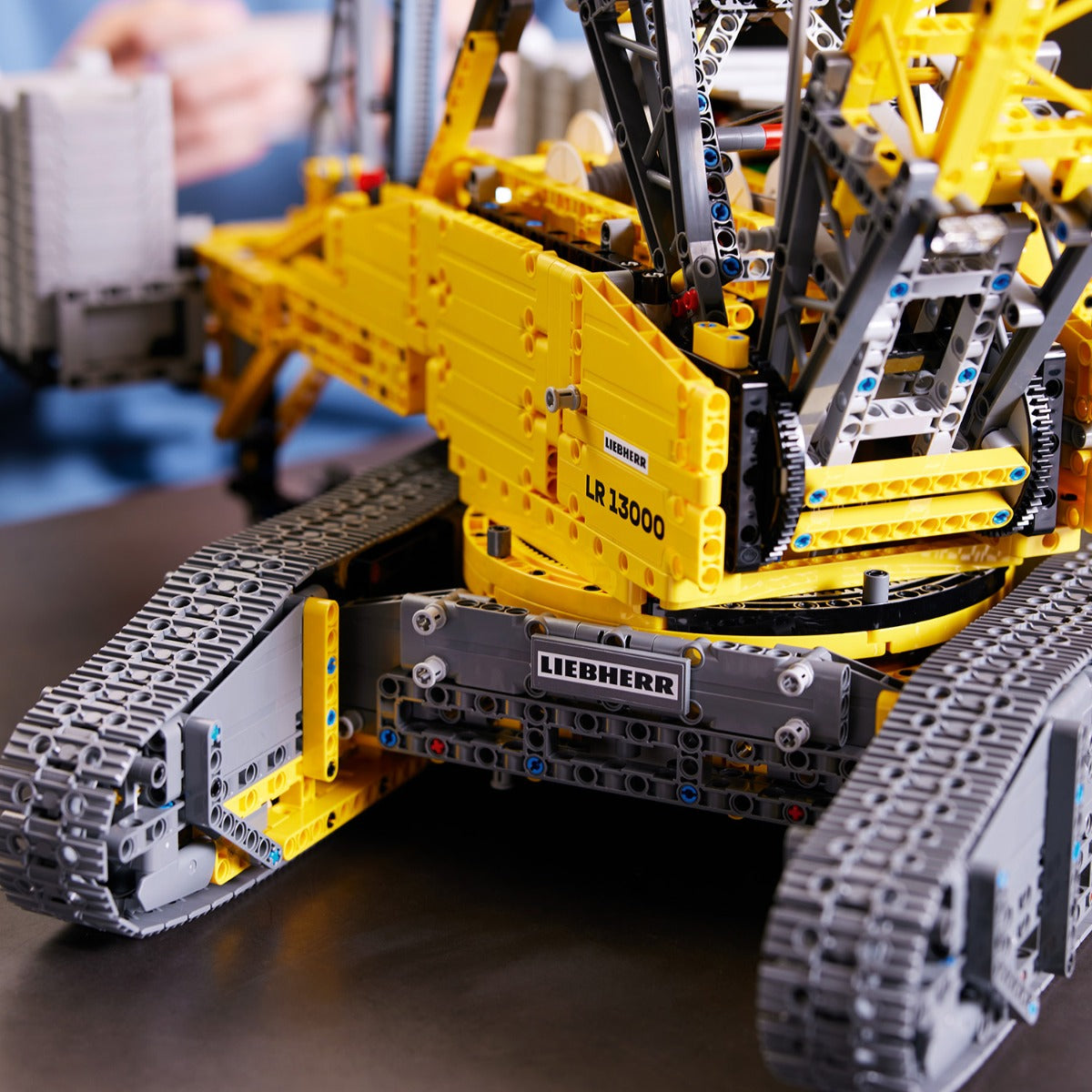 Assembly toy Liebherr Crawler Crane LR 13000 LEGO TECHNIC 42146