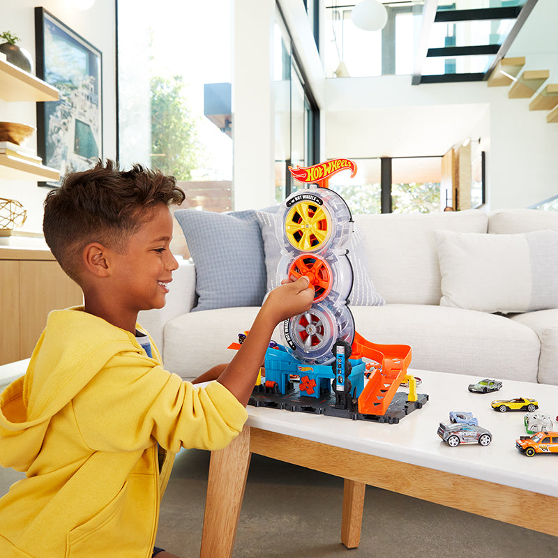 Trạm vận chuyển 3 lốp xe xoay vòng Hot Wheels HOT WHEELS HDP02