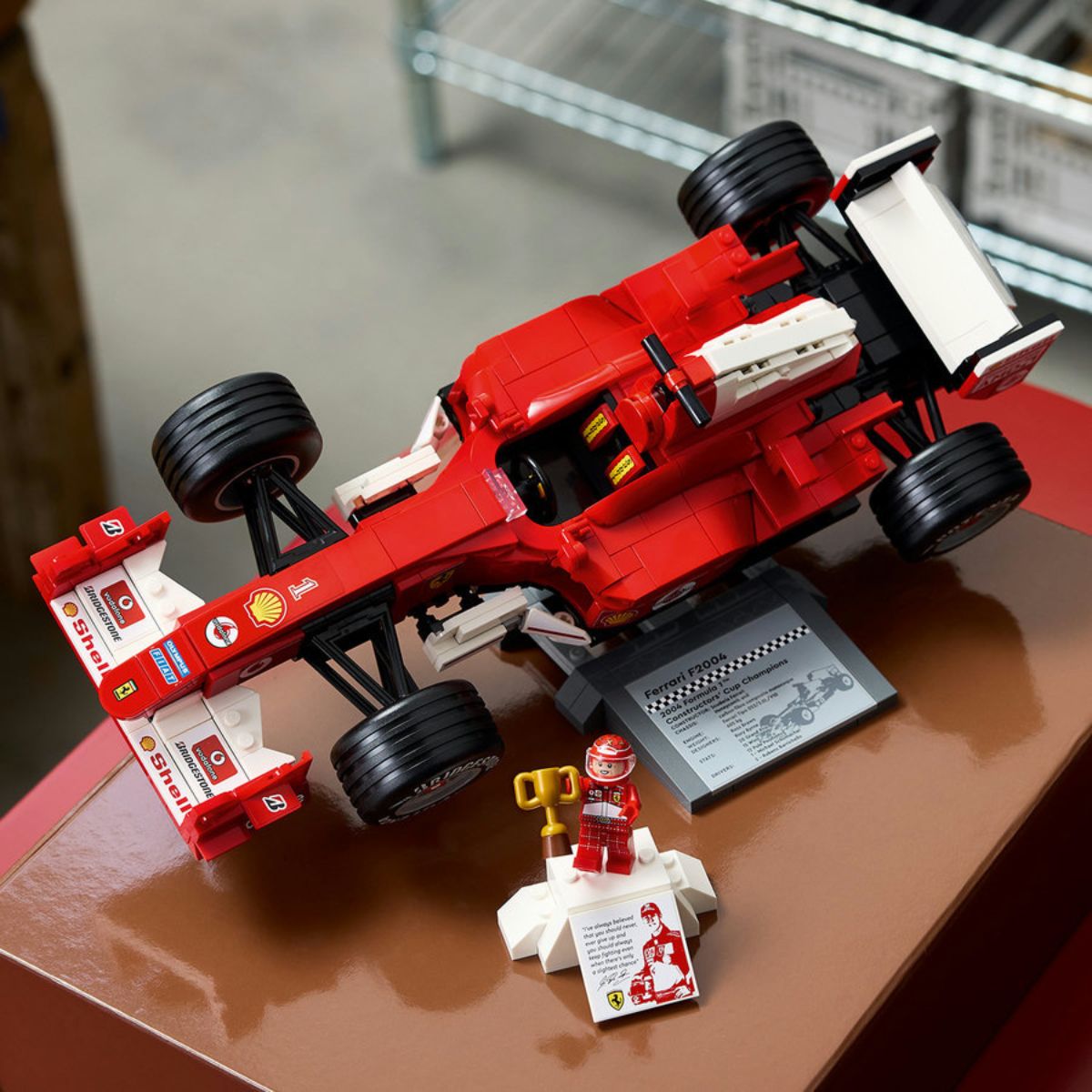 do-choi-xe-dua-ferrari-f2004-va-tay-dua-michael-schumacher-lego-icons-11375-05