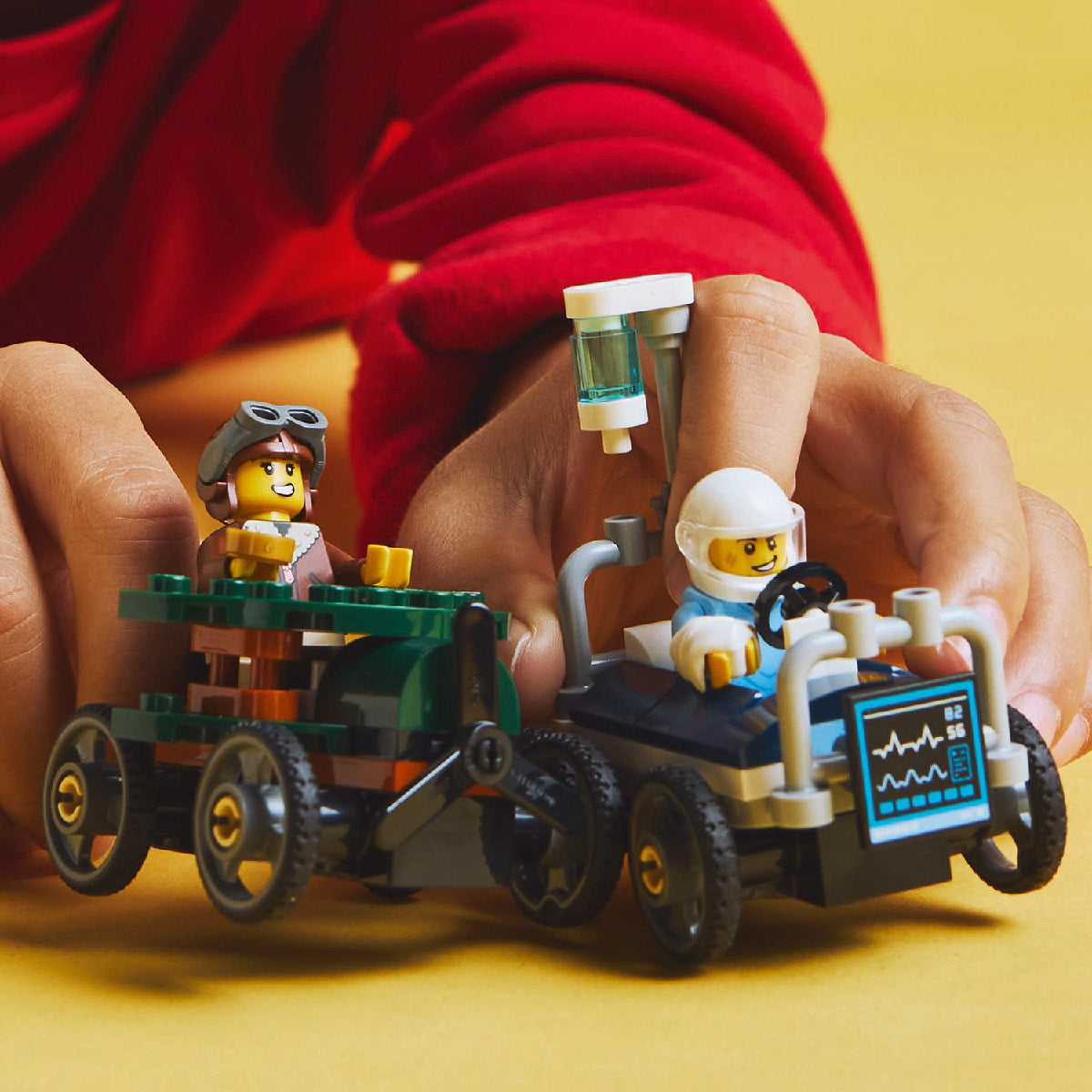 Đồ Chơi Lắp Ráp Bộ Đôi Máy Bay Vs Xe Cấp Cứu Di Động LEGO CITY 60459