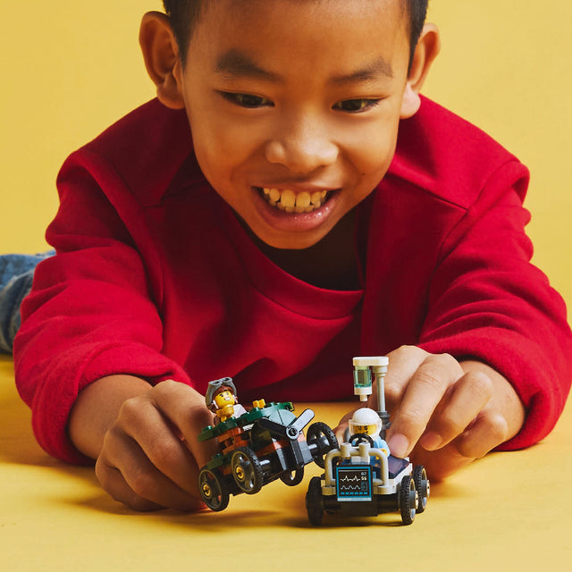 do-choi-lap-rap-bo-doi-may-bay-vs-xe-cap-cuu-di-dong-lego-city-60459-08