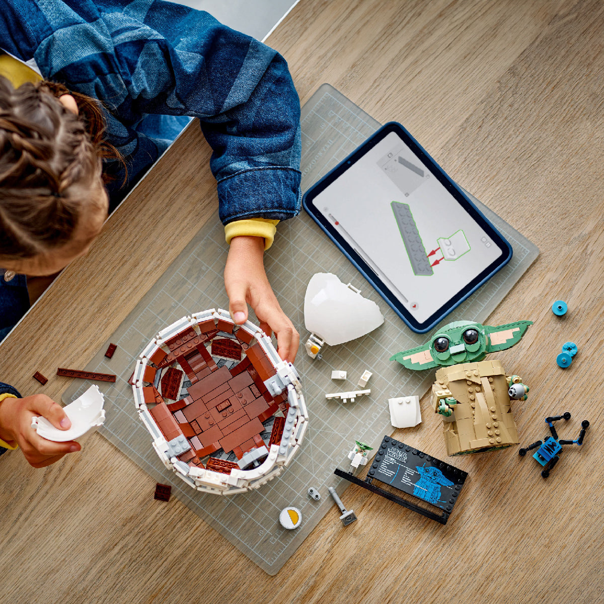 Đồ Chơi Lắp Ráp Grogu Và Xe Nôi Bay LEGO STAR WARS 75403