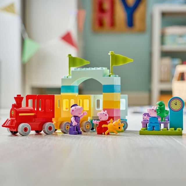 do-choi-lap-rap-chuyen-di-tau-cung-grandpa-pig-lego-duplo-10466-05
